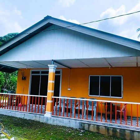 Mukut Coral Chalet Kampong Mukut Exterior photo