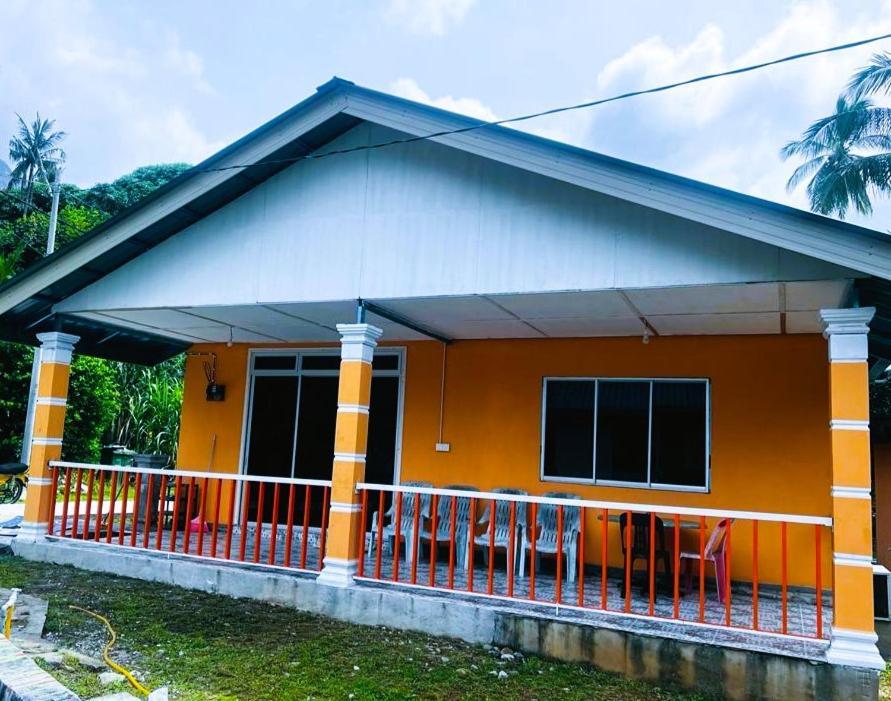 Mukut Coral Chalet Kampong Mukut Exterior photo
